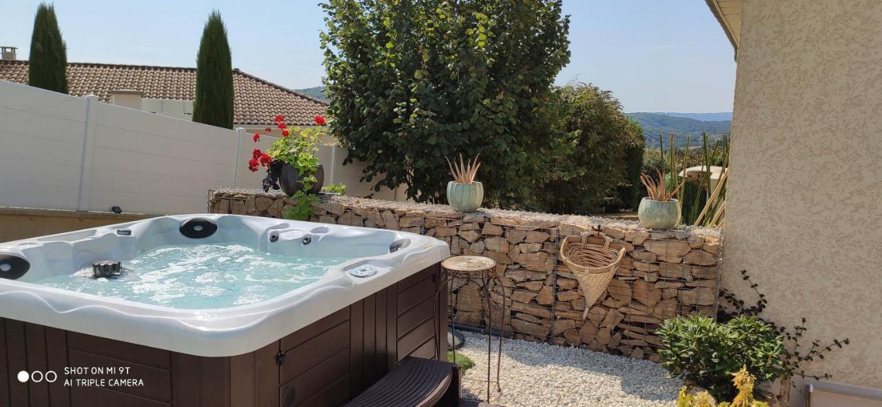 Campagne Et Jacuzzi ... C'Est Cosy Le Bumble Bee ! Villa Panossas Exterior photo