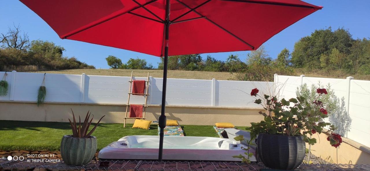 Campagne Et Jacuzzi ... C'Est Cosy Le Bumble Bee ! Villa Panossas Exterior photo